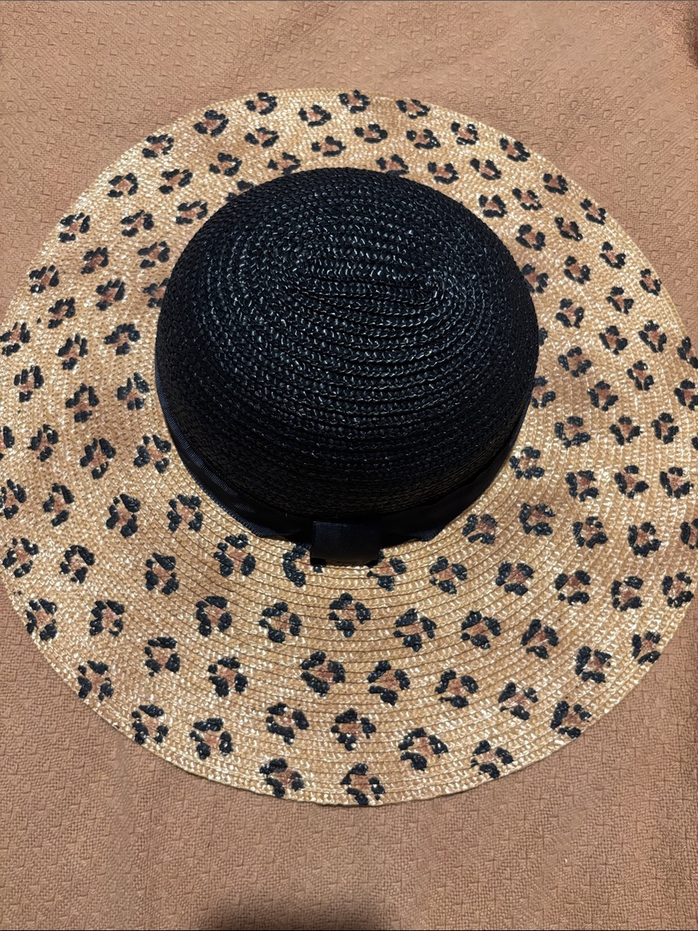 Liz Claiborne Black Crown Leopard-Print Straw Sun Hat - Picture 3 of 6